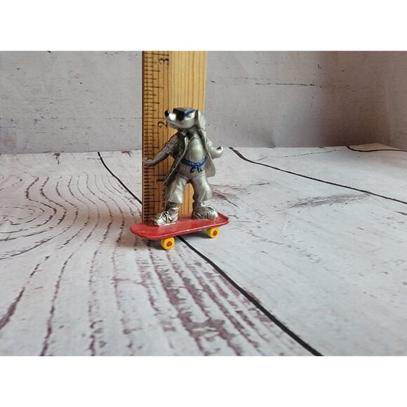 Hudson Pewter Hawaiian Puppy Hound Dog Skateboard Diorama Miniature Art Figurine - Picture 7 of 7